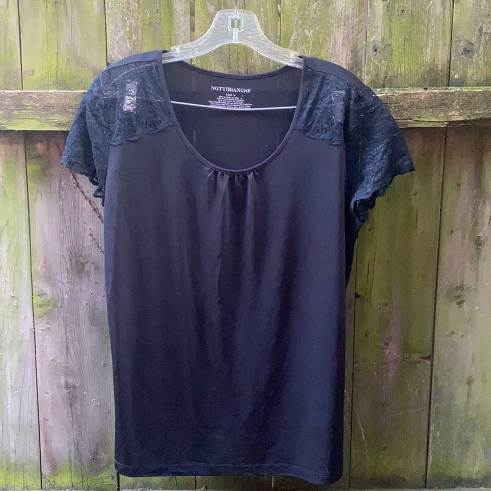 Lace sleeve top sz. M